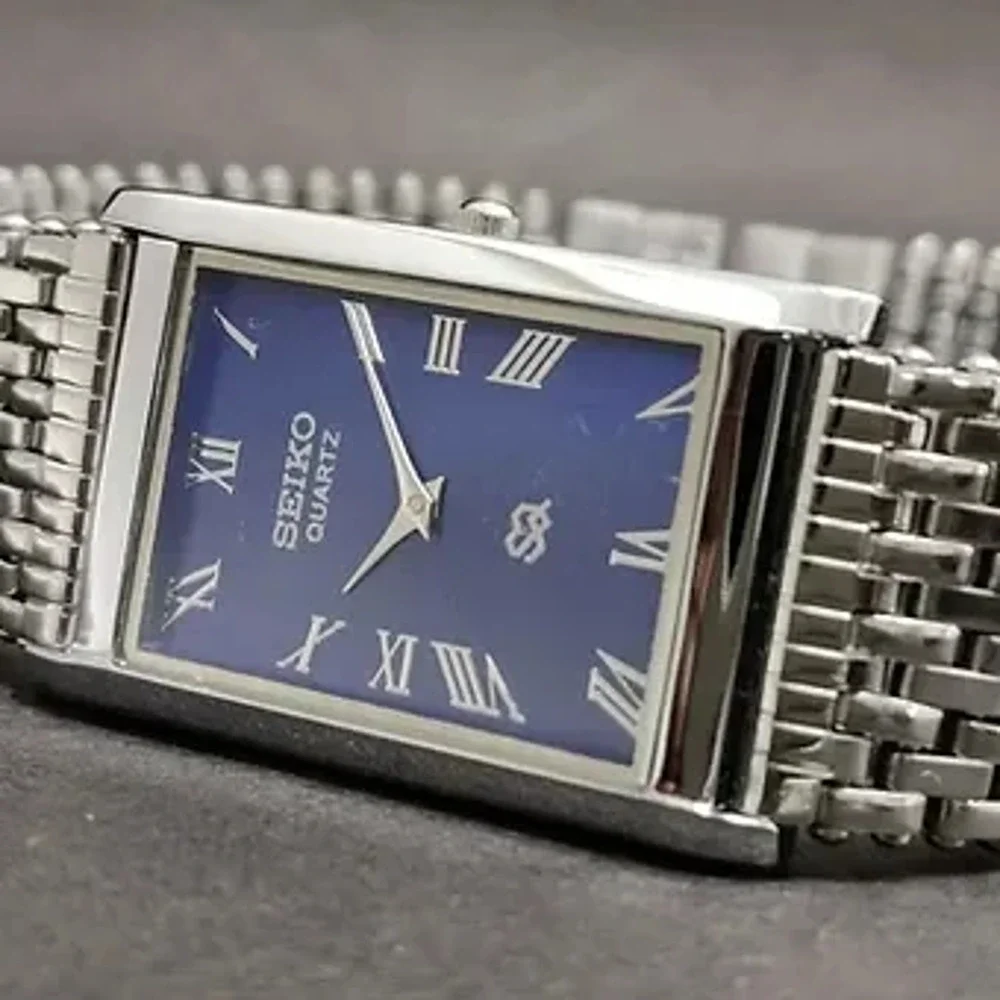 Vintage Style Seiko Quartz Mens Silver Watch & Blue accents W/ Metal Strap
